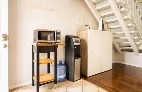 Crown Point House | Cozy PB Beach House Loft with Parking