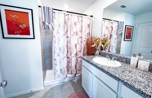 Clear Lake House | Cozy & Peaceful Home 4 bedrooms with Office Space. Family friendly