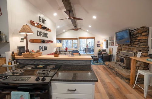 Quitman House | Cozy, Pet Friendly Home Steps from GFL