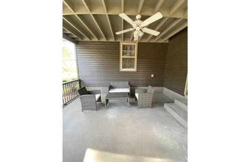 Thomasville House | Cozy place with work space.