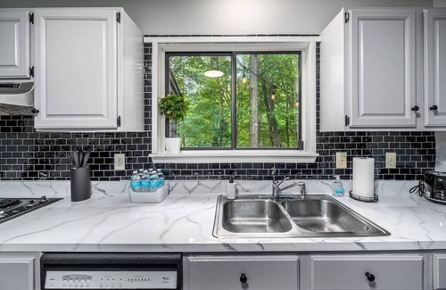 Bynum House | Cozy Private Duplex Tucked Away- 15 Min from UNC