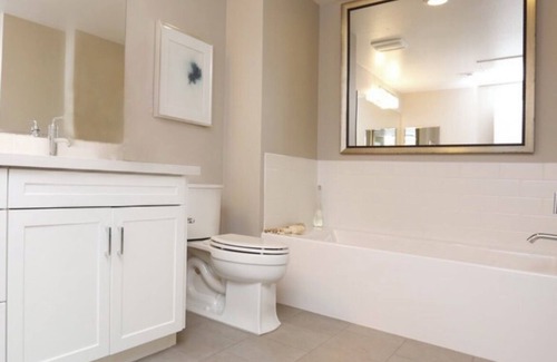 Los Angeles Condo | Cozy private room & bath by the beach