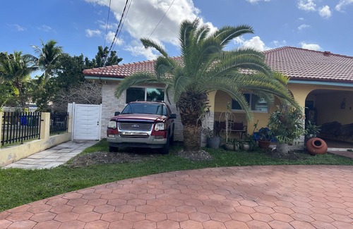 West Little Havana House | Cozy Private Room Near Airport and Calle Ocho
