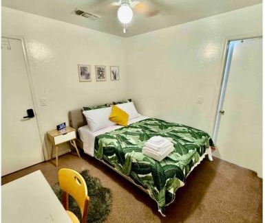 Trailwood House | Cozy Private room with Shared bathroom Inside a house