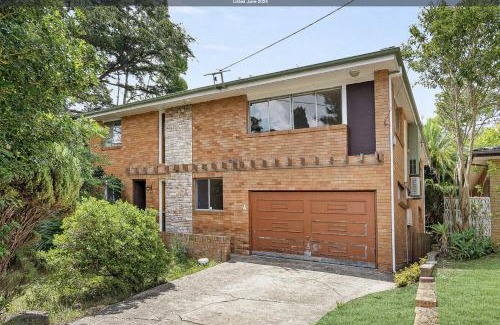 Carlingford House | Cozy Queen Room close to Shops and Station - NC2