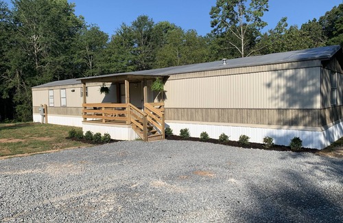 Leesville House | Cozy, Quiet 3B/2bath with large yard- SLEEPS 8! Just minutes from Fort Polk