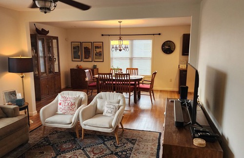 Laurel House | Cozy, quiet, comfortable 3br house, across from the Laurel High School.