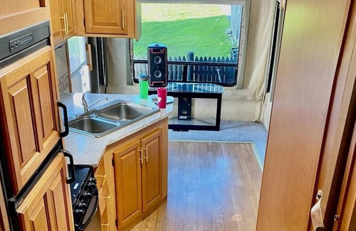 Cranston House | COZY QUIET GETAWAY MINUTES FROM THE CITY