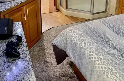 Cranston House | COZY QUIET GETAWAY MINUTES FROM THE CITY