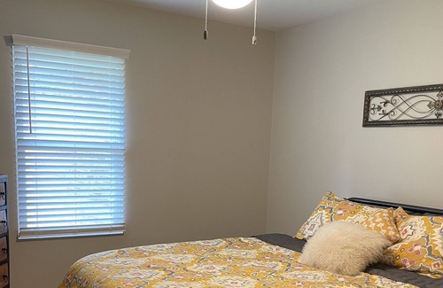 Lynchburg House | Cozy/Quiet Home- 10 Minute Walk to Beautiful Downtown Lynchburg
