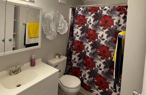 Reynoldsburg Apartment | Cozy, quiet one bedroom apartment. Groceries, restaurants, and clothing close.