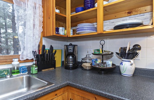 West Buxton Cabin | Cozy quintessential Maine cabin on Bonny Eagle Pond, conveniently located