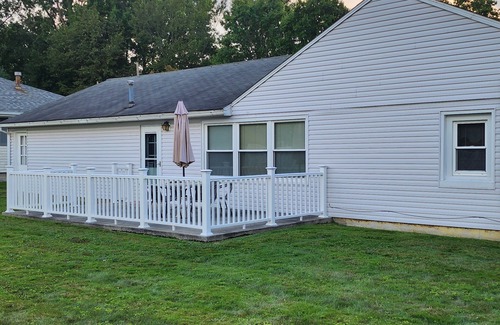 Sharon House | Cozy Ranch with Scenic Golf Course view