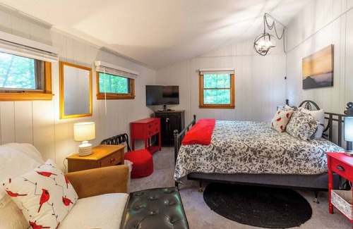 Clarks Chapel Cabin | Cozy red cabin in beautiful Franklin, North Carolina with all the comforts!@