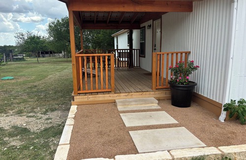 Del Valle House | Cozy Remodeled home, only 8 min. from Circuit Of The America & 20 min.To Airport