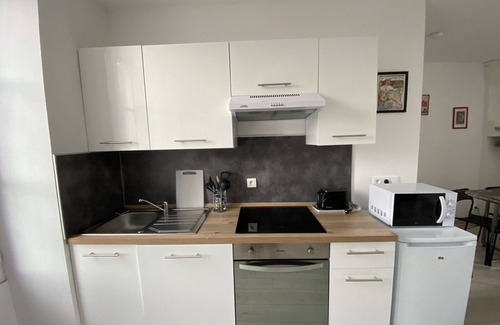 La Roche-Posay Apartment | Cozy Renovated Studio with WiFi near Saint Roch Thermal Baths