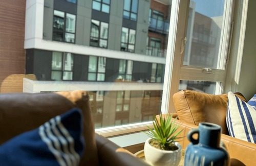 Totem Lake Apartment | Cozy retreat a few steps away from Pasta, Ice Cream, Shopping & Tons of Trails!