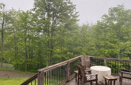 Old Timberline Cabin | Cozy retreat in Old Timberline close to great hiking and skiing. Pet Friendly!