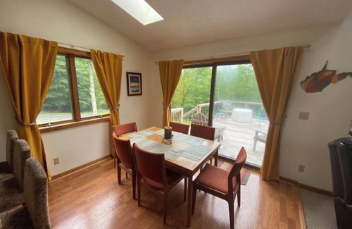 Old Timberline Cabin | Cozy retreat in Old Timberline close to great hiking and skiing. Pet Friendly!
