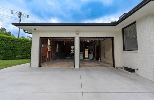 Maple Ridge House | Cozy Retreat in the heart of Tulsa. Fully handicap shower!