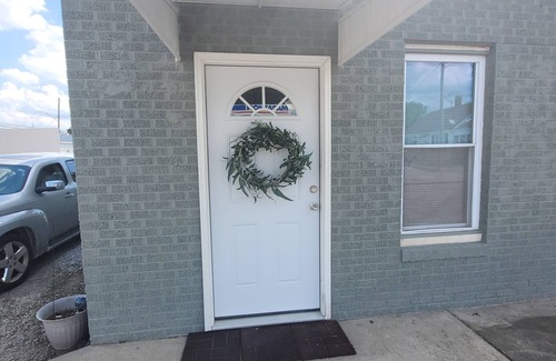 Dale House | Cozy Retreat minutes from Holiday World, Santa Claus IN, and Lincoln State Park