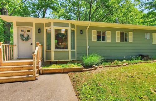 Effingham Cabin | Cozy Retreat on Gypsy Cove!