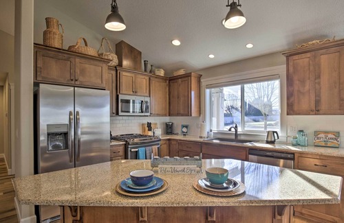 Dallas House | Cozy Retreat w/ Private Yard ~ 13 Mi to Salem