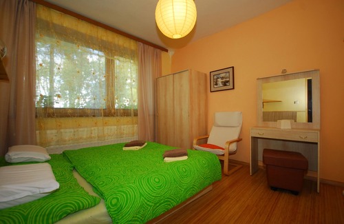 Demanova Apartment | Cozy Retro 3-Bedroom Apartment Near Jasna Ski & Tatralandia For Up To 6 Pers.