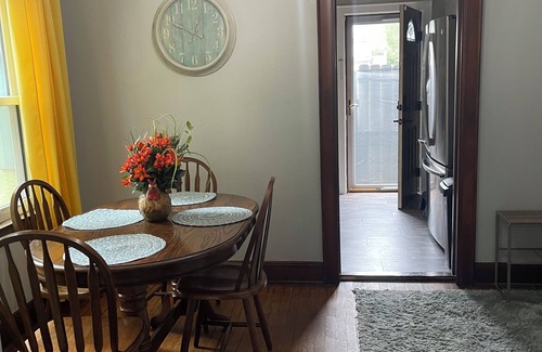 Spring Hill House | Cozy River Cottage