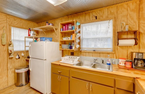Hardy Cabin | Cozy Riverfront Cabin ~ 2 Mi to Main Street Hardy