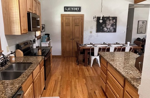 Glen Rose House | Cozy Riverside Getaway on the Paluxy River
