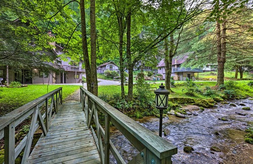 Roan Mountain Cabin | Cozy Roan Mountain Cabin w/Private Balcony!