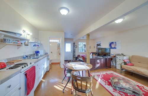 Rogers Apartment | Cozy Rogers Studio Apt w/Lake Access & Fire Pit!