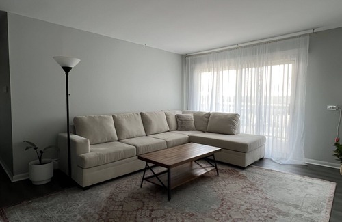Rolling Meadows Apartment | Cozy Room for Women in 2BR Apt