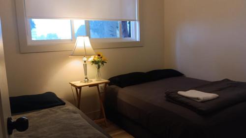 Strathcona House | Cozy Room Near Downtown Vancouver, Science World, Skytrain, Cafes, Fast Wifi, Free Parking