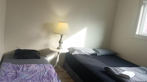 Strathcona House | Cozy Room Near Downtown Vancouver, Science World, Skytrain, Cafes, Fast Wifi, Free Parking
