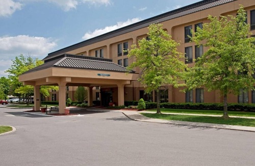 Thurston Hotel | Cozy Room w/Free Hot Breakfast & Heated Indoor Pool - Ideal for UM Visits