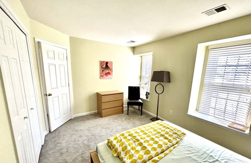 Montgomery Village House | Cozy Room with 15 Minutes to Metro, with Game Room, Patio and Deck.
