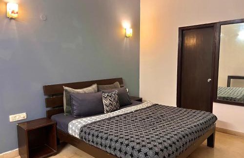 Gurugram Hotel | cozy room with attach washroom on rajiv chowk