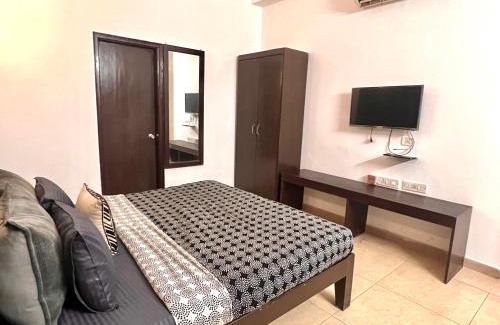 Gurugram Hotel | cozy room with attach washroom on rajiv chowk
