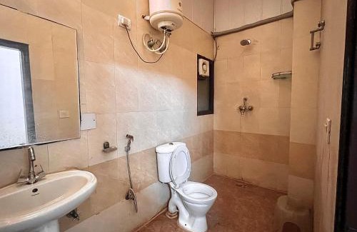 Gurugram Hotel | cozy room with attach washroom on rajiv chowk