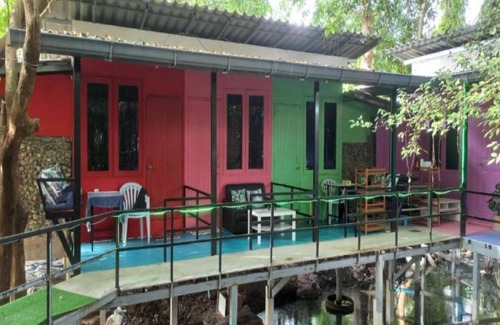 Ko Pha-ngan House | Cozy Room with Private Bathroom, Balcony, and Free Wi-Fin