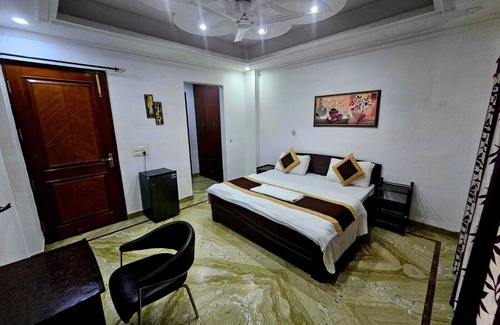 Gurugram Hotel | Cozy Rooms hotel with WiFi, AC in welcoming Gurgaon