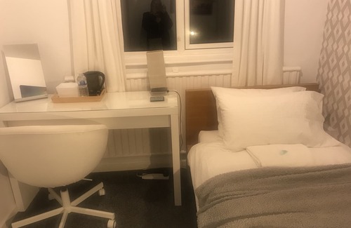 Bradford Bed & Breakfast | Cozy rooms, parking, wifi, semi-rural, great road networks, off-road cycling.
