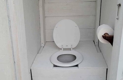 Tumtum House | Cozy Rustic Cabin for a Romantic Stargazing Getaway by the Spokane River near Tumtum, Washington