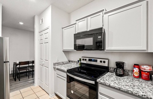 Park Central Apartment | Cozy Rustic Condo w/Pool + Patio + Mailbox