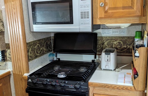 West Union House | Cozy RV Fifth Wheel by Lake Keowee in Tranquil West Union with AC, WiFi