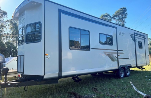 Port Malabar House | Cozy RV in Palm Bay, FL with pool access!