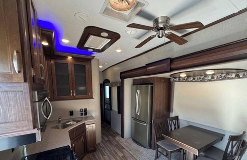 Robbins House | Cozy RV in Robbins