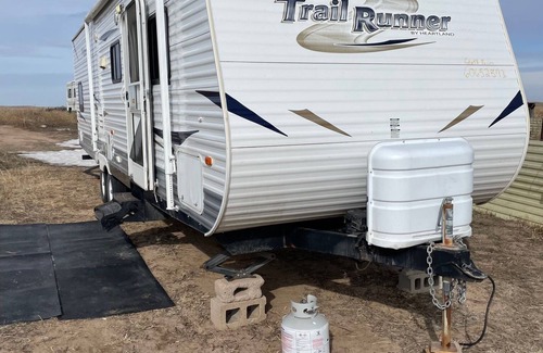 Cope House | Cozy RV on working ranch in Akron/Otis area with AC